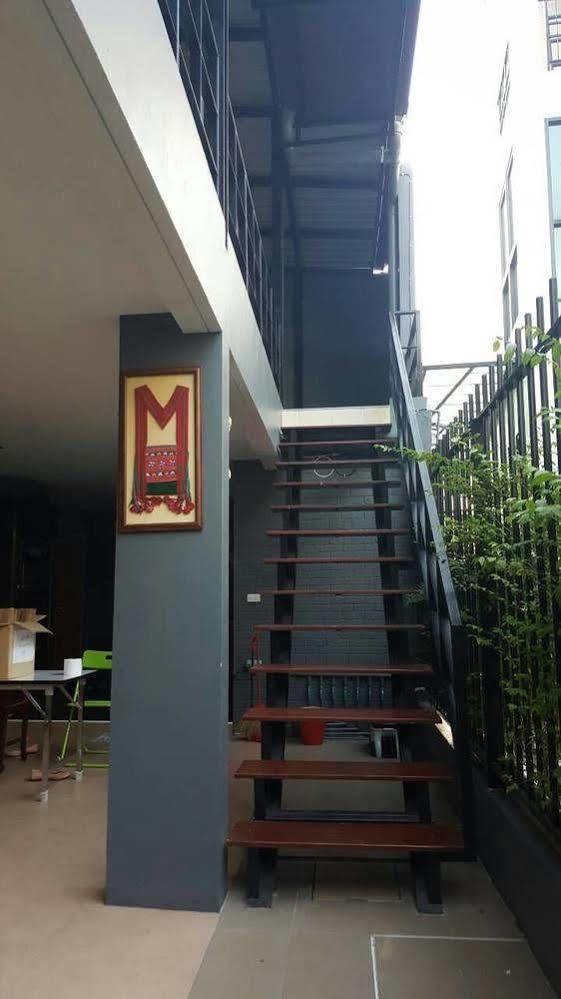 Varinda Hostel Bangkok Exterior photo